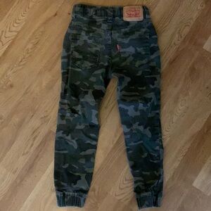 Boys Levi’s joggers
